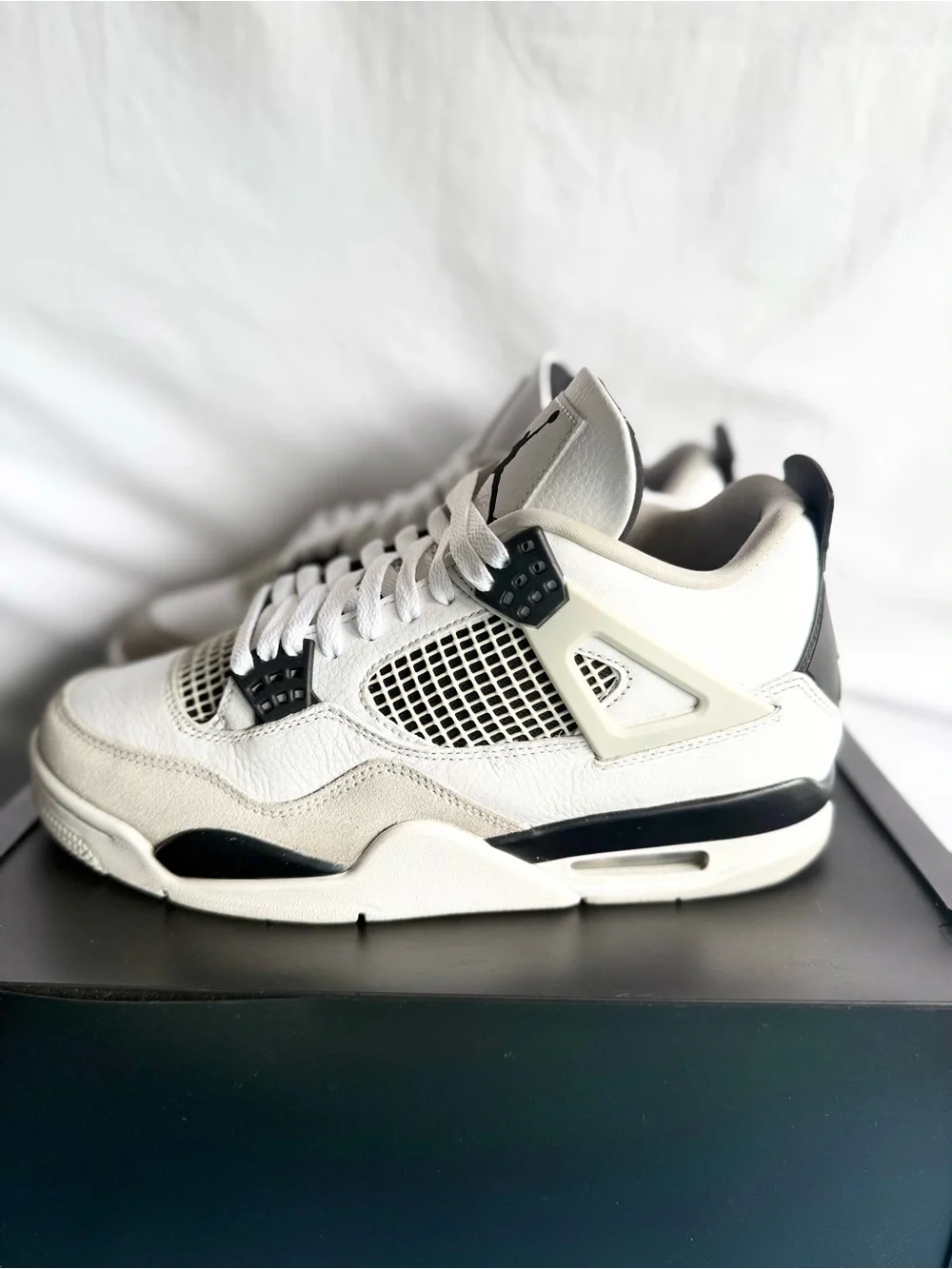 AUTHENTIC Jordan 4 Retro Military Black size 8.5 DH6927-111 2022 PRE-OWNED